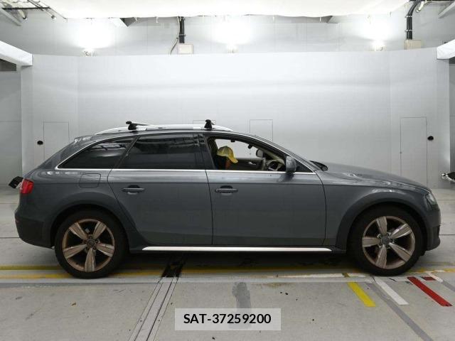 Audi A4 2011 8860561-3