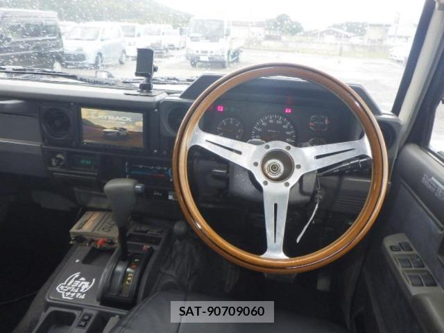 Toyota LAND CRUISER 1995 8811330-3