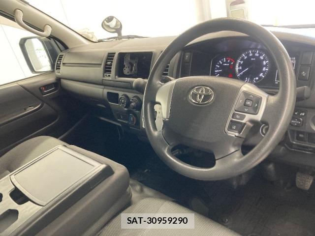 Toyota HIACE VAN 2022 8811113-3