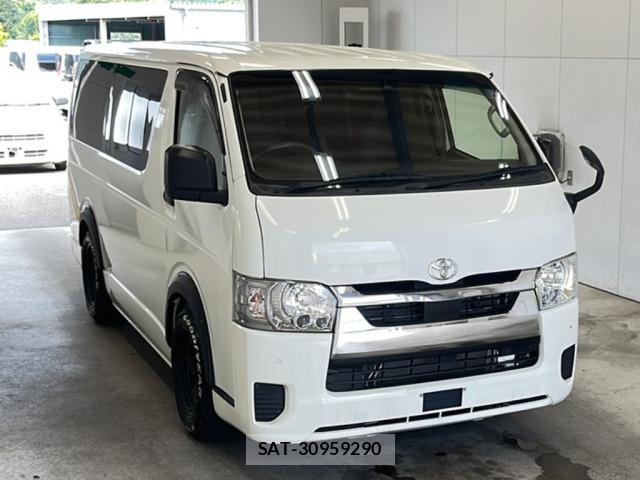 Toyota HIACE VAN 2022 8811113-4