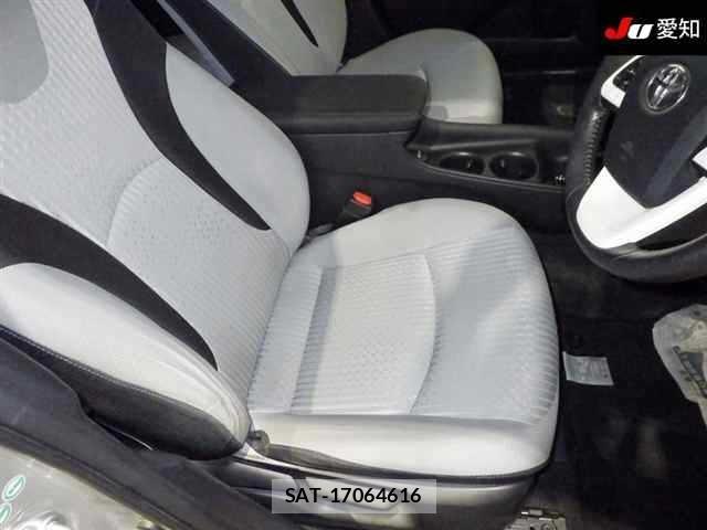 Toyota PRIUS 2016 8911302-6