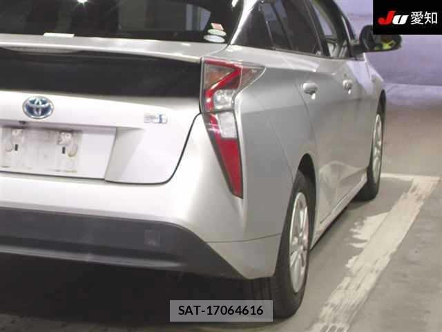 Toyota PRIUS 2016 8911302-8