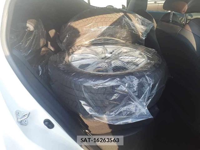 Toyota C-HR 2017 8684290-12