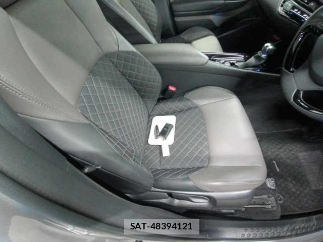 Toyota C-HR 2021 8684282-10