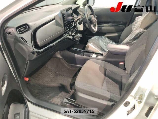 Toyota AQUA 2024 8862381-3