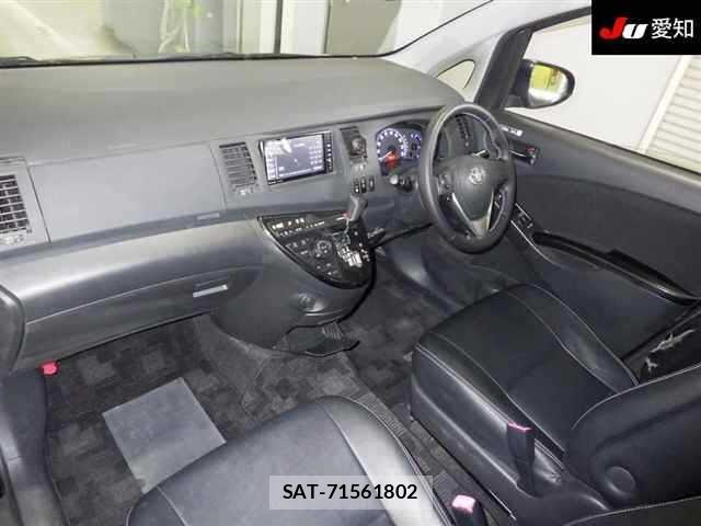 Toyota ISIS 2014 8707647-3