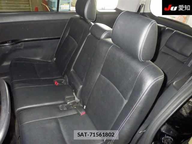 Toyota ISIS 2014 8707647-4