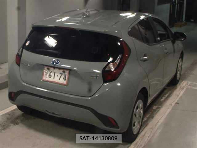 Toyota AQUA 2022 8862342-5