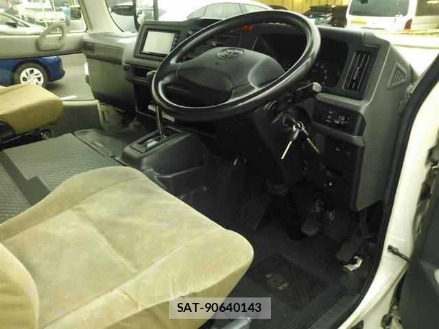 Toyota COASTER 2017 8841032-3