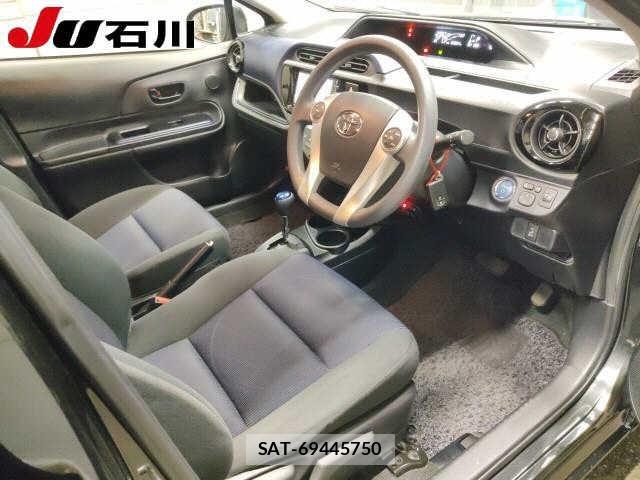 Toyota AQUA 2015 8862380-3