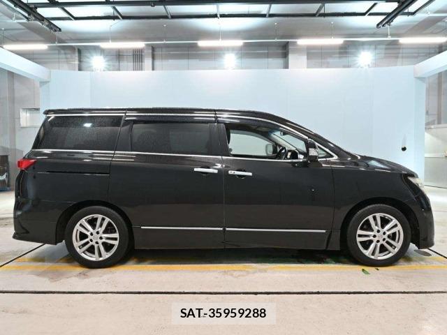 Nissan ELGRAND 2013 8908926-3