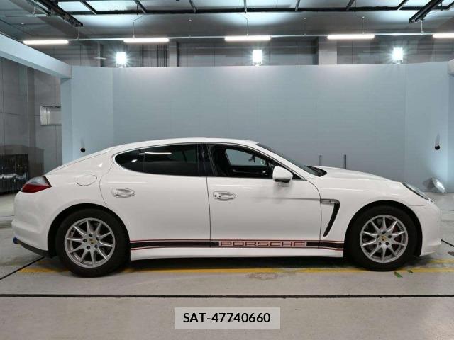 Porsche PANAMERA 2011 8809695-3