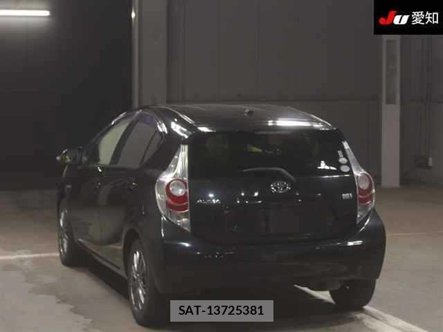 Toyota AQUA 2013 8704705-1