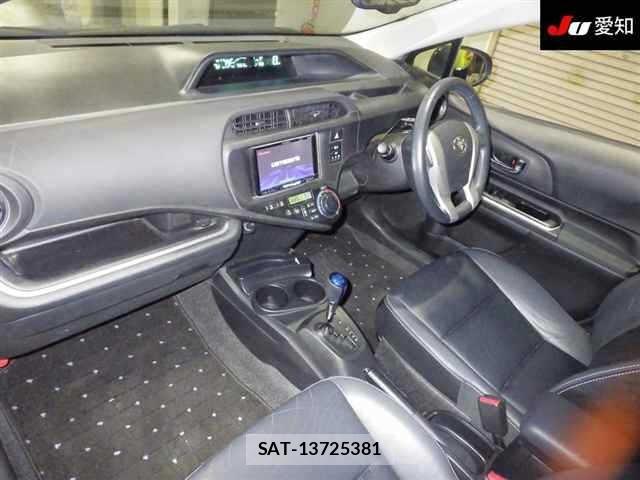 Toyota AQUA 2013 8704705-3