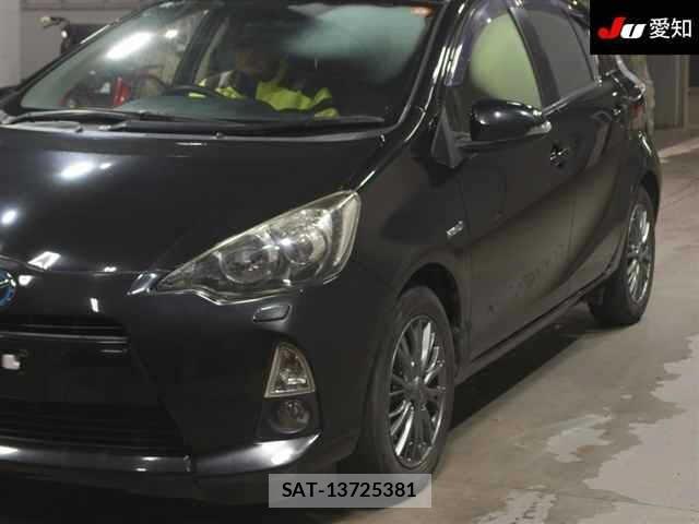 Toyota AQUA 2013 8704705-7