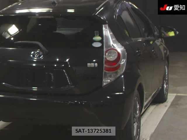 Toyota AQUA 2013 8704705-8