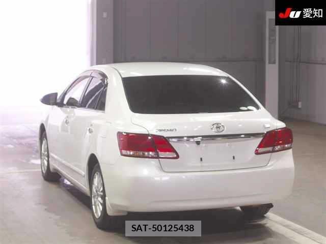 Toyota PREMIO 2017 8700758-1