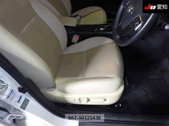 Toyota PREMIO 2017 8700758-6