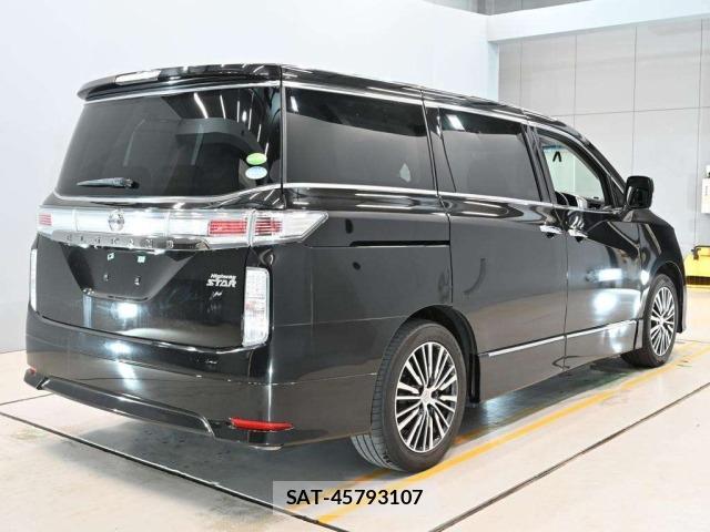 Nissan ELGRAND 2017 8689649-1