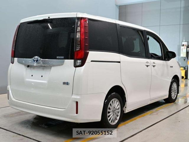 Toyota NOAH 2015 8870227-1