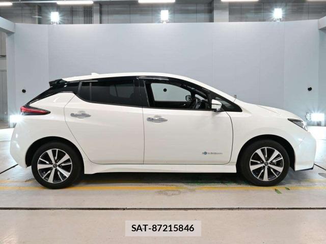 Nissan LEAF 2022 8675799-3