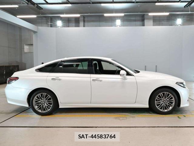 Toyota CROWN 2021 8680477-3