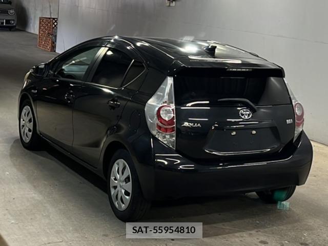 Toyota AQUA 2013 8704791-1
