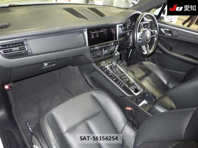 Porsche MACAN 2021 8939122-3