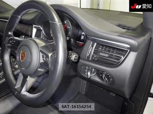 Porsche MACAN 2021 8939122-5