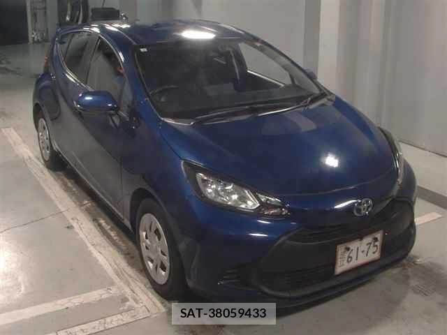 Toyota AQUA 2022 8862343-0