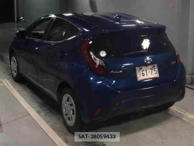 Toyota AQUA 2022 8862343-1