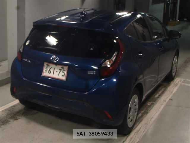 Toyota AQUA 2022 8862343-5