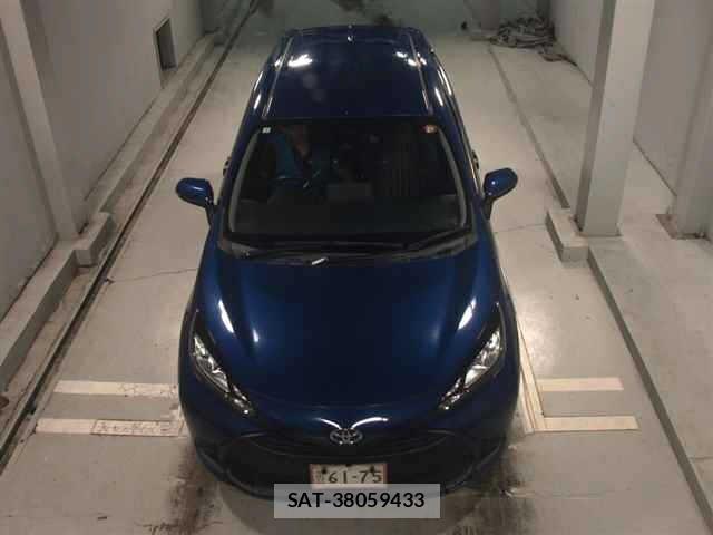 Toyota AQUA 2022 8862343-6