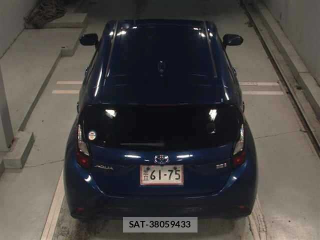 Toyota AQUA 2022 8862343-7