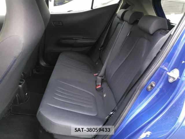 Toyota AQUA 2022 8862343-9