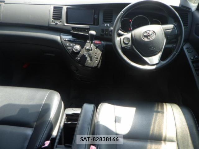 Toyota ISIS 2014 8948011-3