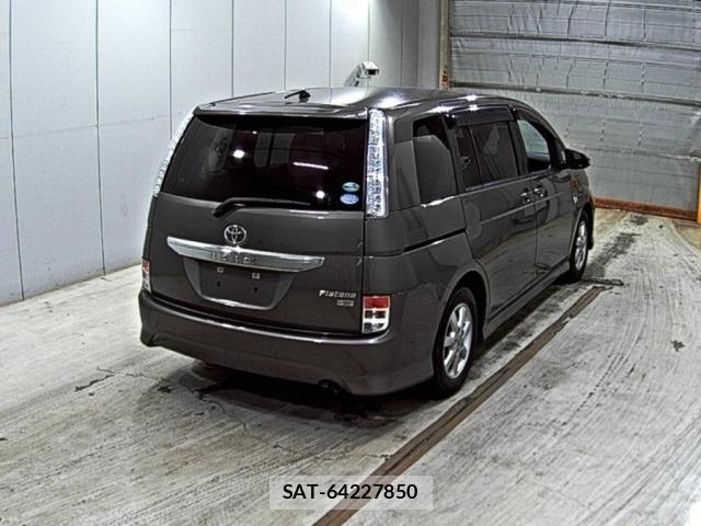 Toyota ISIS 2017 8948012-5