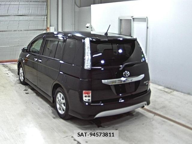 Toyota ISIS 2014 8948024-1