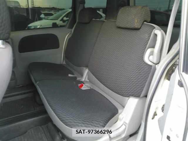 Toyota SIENTA 2009 8764377-9