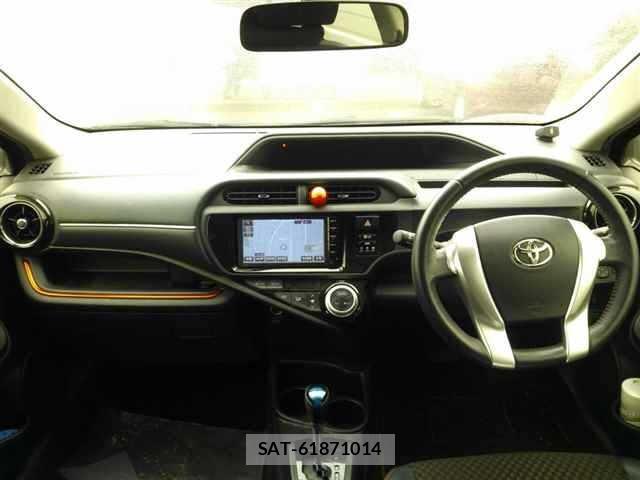 Toyota AQUA 2015 8862345-8