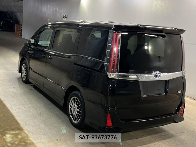 Toyota NOAH 2017 8870262-1