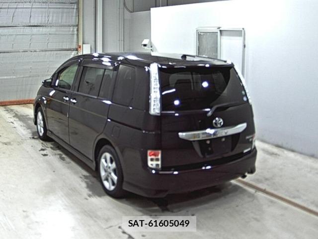 Toyota ISIS 2015 8825622-1