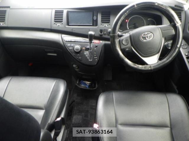 Toyota ISIS 2014 8707689-3