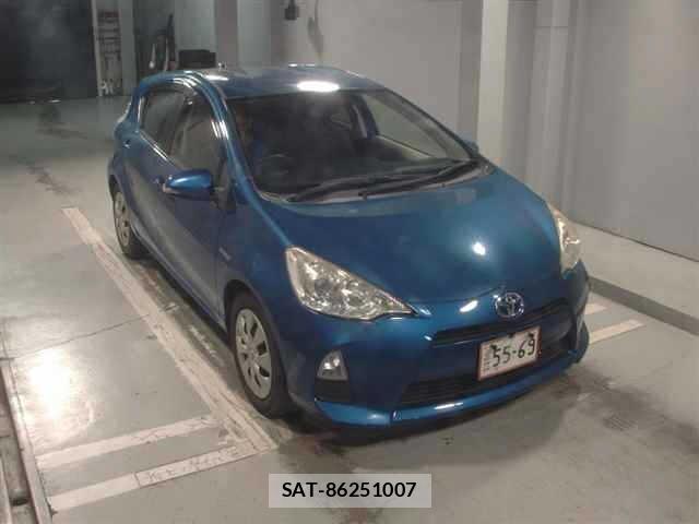 Toyota AQUA 2013 8682927-0