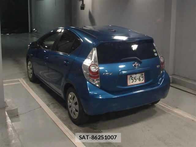 Toyota AQUA 2013 8682927-1