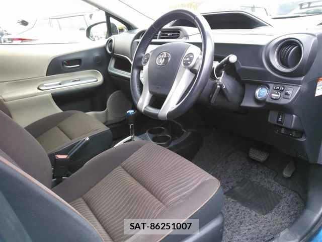 Toyota AQUA 2013 8682927-3