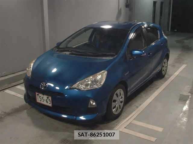 Toyota AQUA 2013 8682927-4