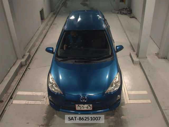 Toyota AQUA 2013 8682927-6