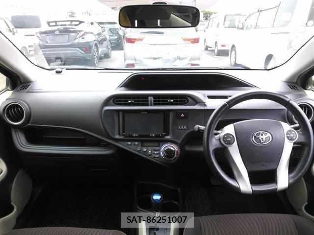 Toyota AQUA 2013 8682927-8