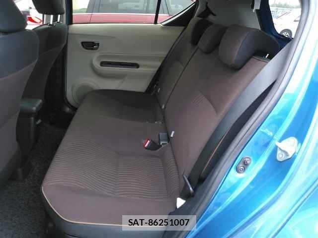 Toyota AQUA 2013 8682927-9